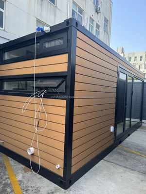 맞춤형 색상 40ft 전공 컨테이너 목조 주택 3 침실 및 거실 확장 가능한 실외용 강철 디자인