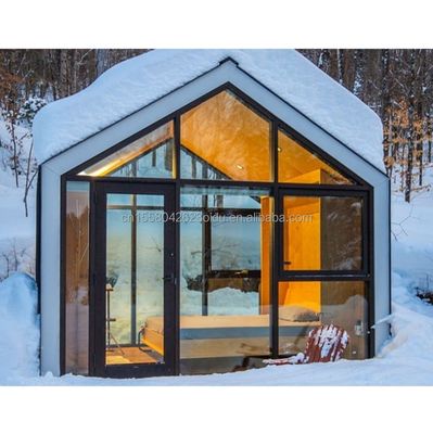 수정 된 운송 컨테이너 Prefab 집 삼각형 지붕 및 안정적인 나무 기초를 위한 주거용 철 컨테이너 집